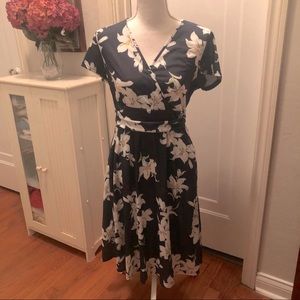 Faux wrap floral v-neck dress | Medium
